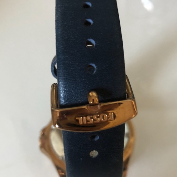Fossil Watch Leather Strap Rose Gold - Picture 3 of 3